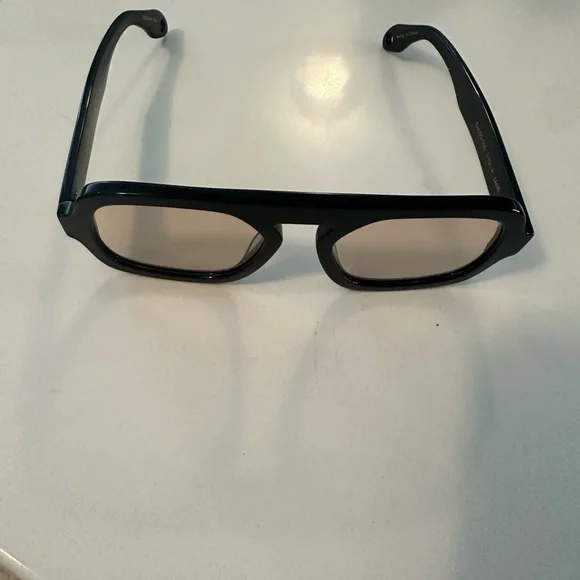 Black Square Women's Sunglasses - Picture 6 of 8